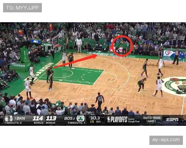 布朗无球切入牵制防守，较以往更拉开塔图姆单打空间