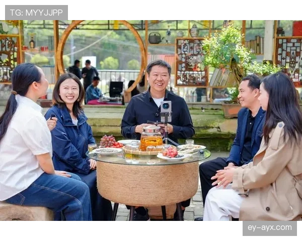 吴向东上场像战神，下场像个拼优惠券的邻居大叔，笑到不行